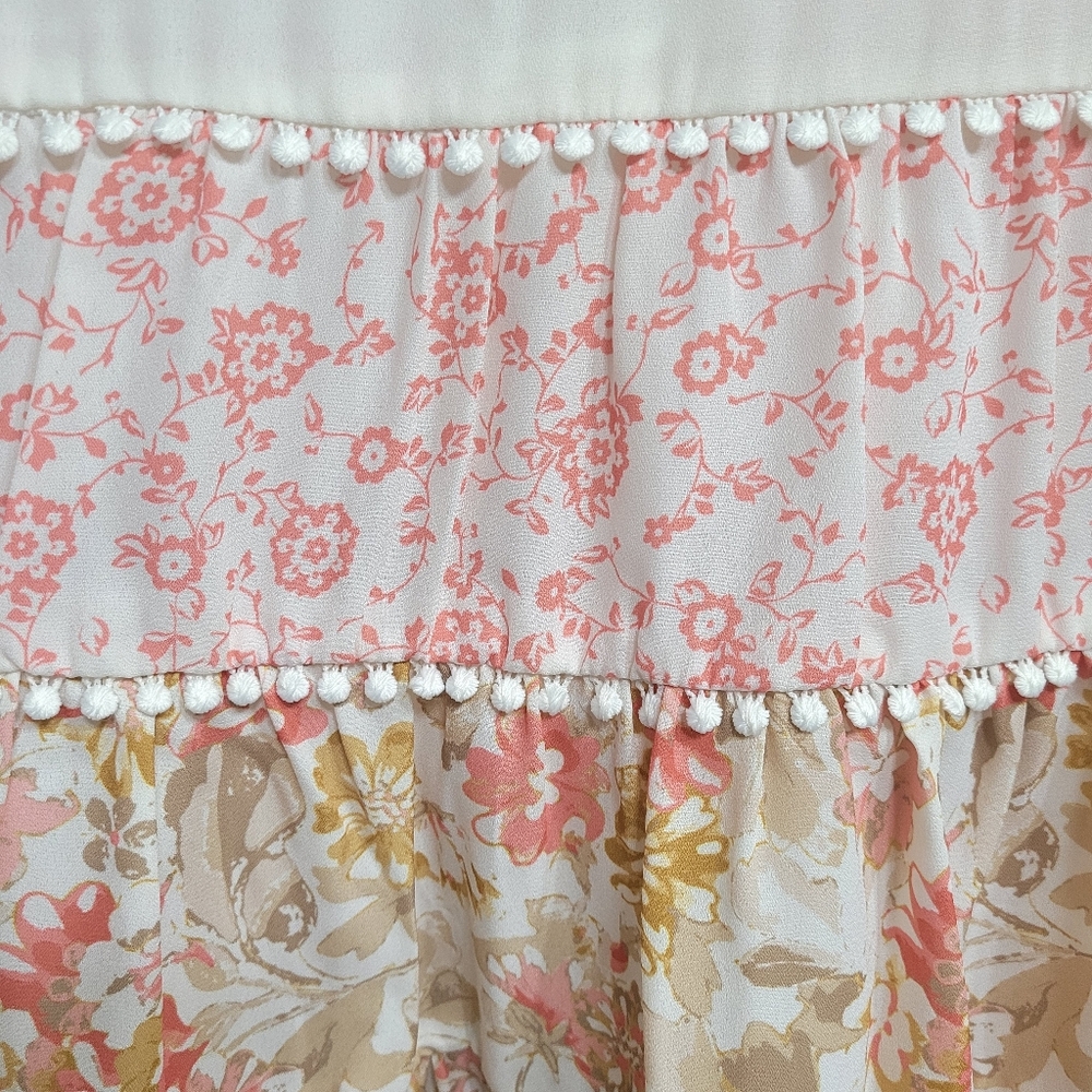 Floral Tiered New Women's Top - Picture 2 of 8
